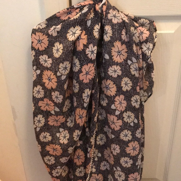 Scarf - Picture 1 of 1